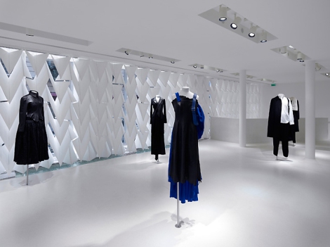Yohji-Yamamoto-flagship-store-Sophie-Hicks-Paris
